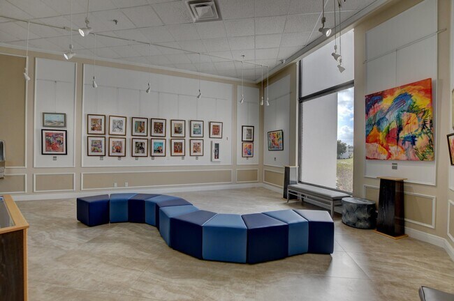 Building Photo - 364 Keswick C