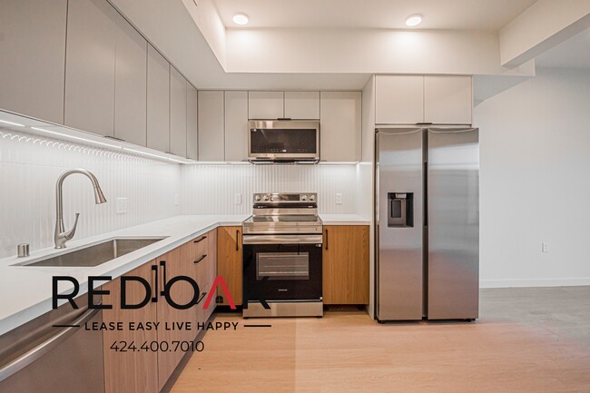 Building Photo - 856 S Gramercy Dr