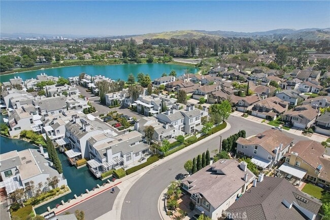 Building Photo - 15 Waterway