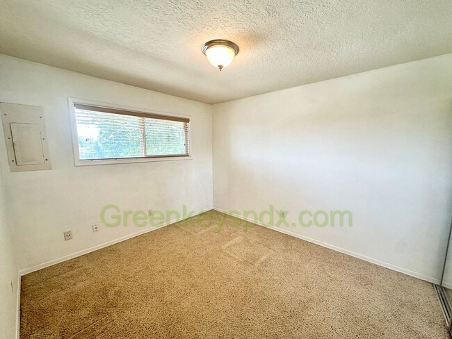 Building Photo - Wow! Spacious, Move-in Ready 2-bedroom 1-b...
