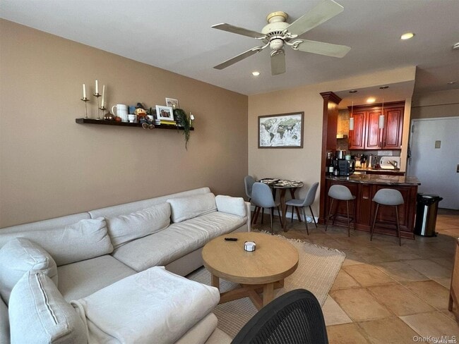 Building Photo - 310 Riverside Blvd