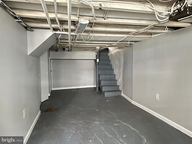 Building Photo - 1718 N Lambert St