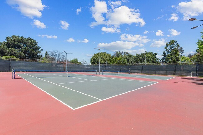 Building Photo - Spacious 3 Bed 2 Bath Townhome in Villa Po...