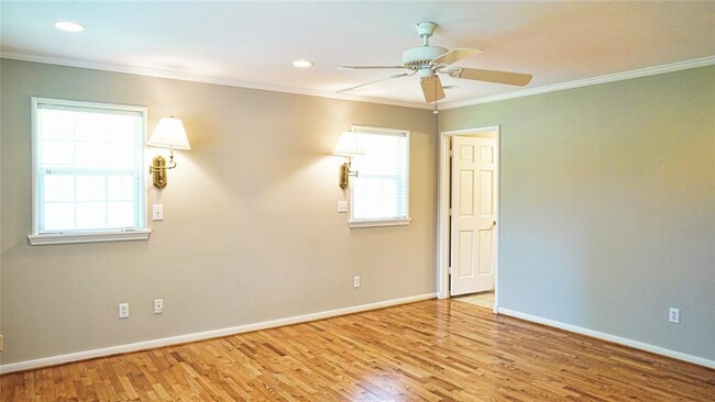Building Photo - 2047 McClendon St