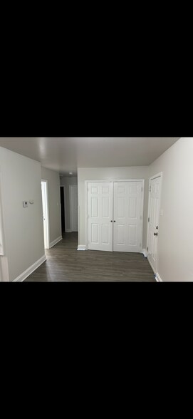 Building Photo - 500 Dubarry Pl
