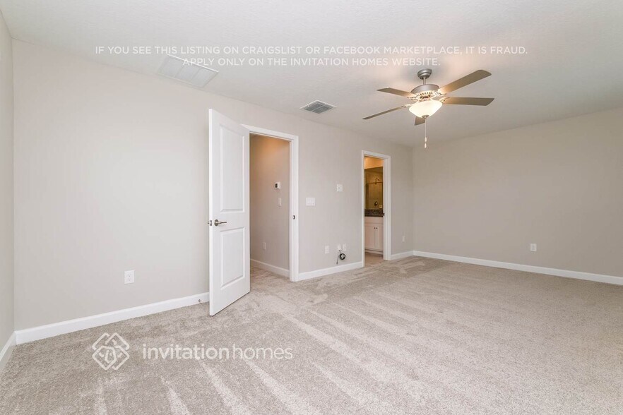Building Photo - 2894 Coach Manors Way