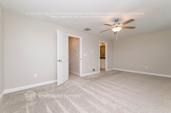 Building Photo - 2894 Coach Manors Way