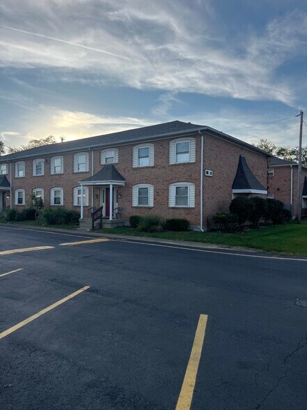 Primary Photo - Pennacook Pointe