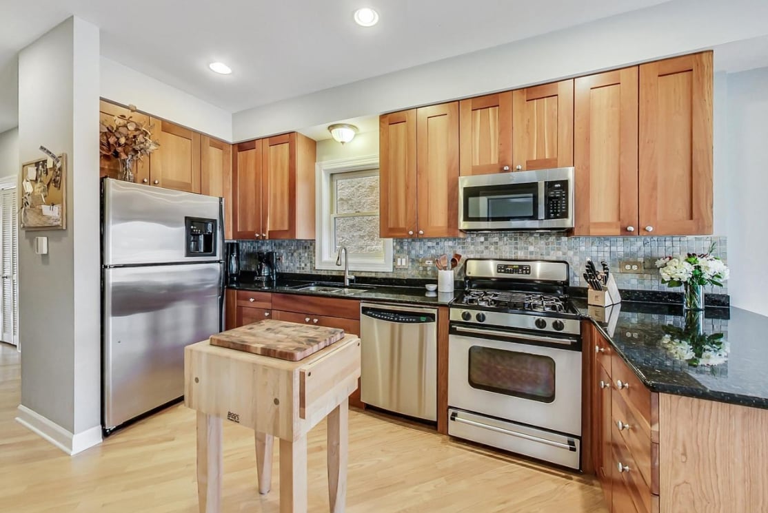 Building Photo - 2627 W Belmont Ave