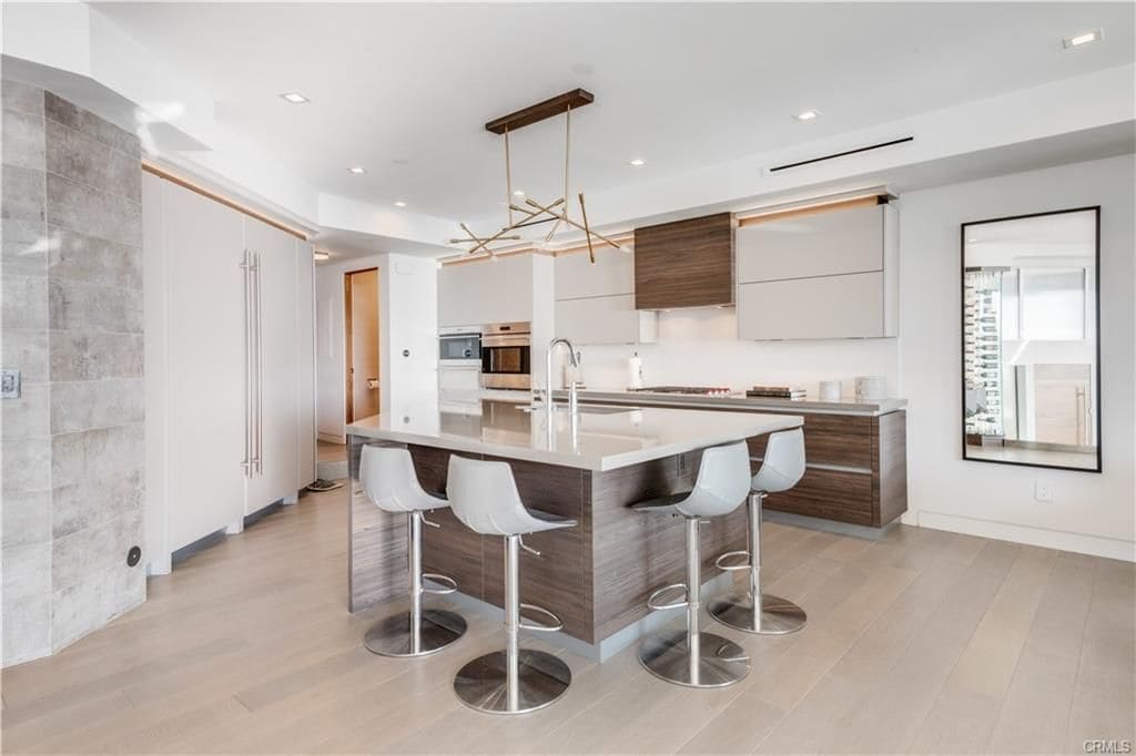 Building Photo - 810 Esplanade