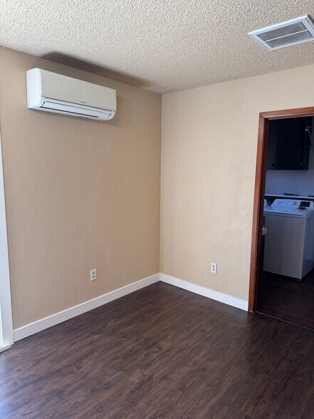 Building Photo - 9811 NE 152nd Ave