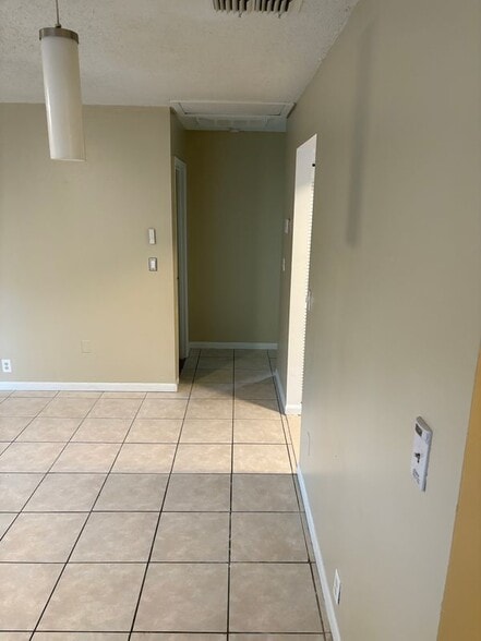 Building Photo - 4402 44th Ave N