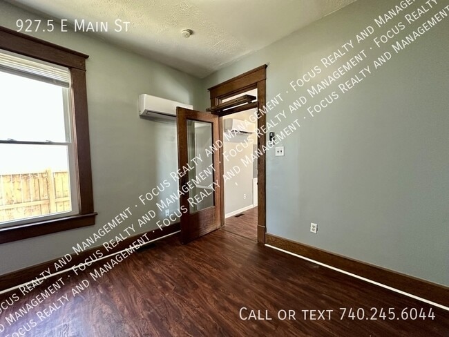 Building Photo - 927.5 E Main St