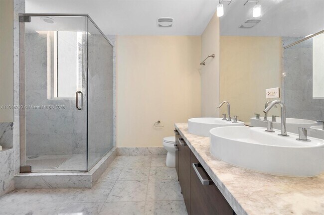 Building Photo - 253 NE 2nd St