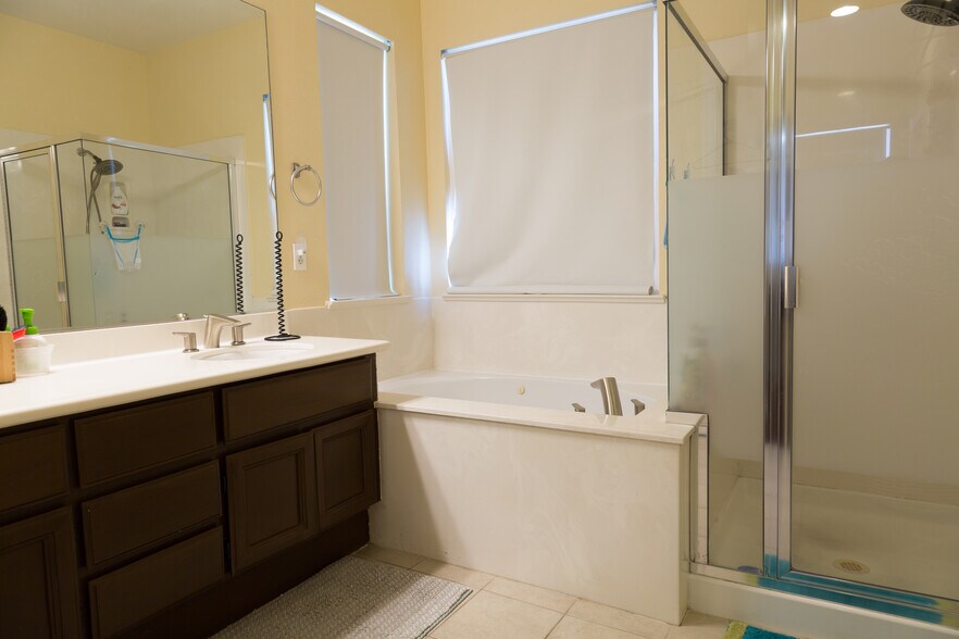 master bathroom - 1668 Pala Ranch Cir