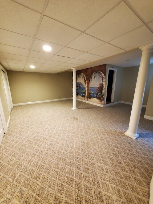 Building Photo - 178 Meadowbrook Cir
