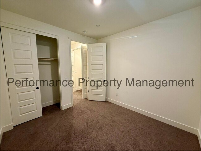 Building Photo - Gorgeous 4 Bed/2 Bath SW Bakersfield Home ...