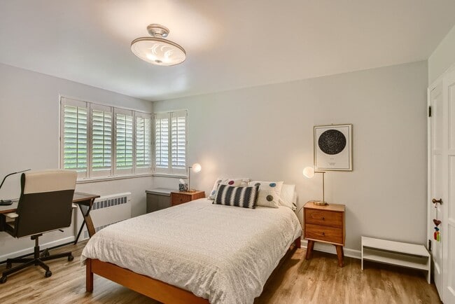 Building Photo - Evolve Real Estate: Meticulously Maintained 3 Bed RANCH Home with Deck and Large Backyard Availab...