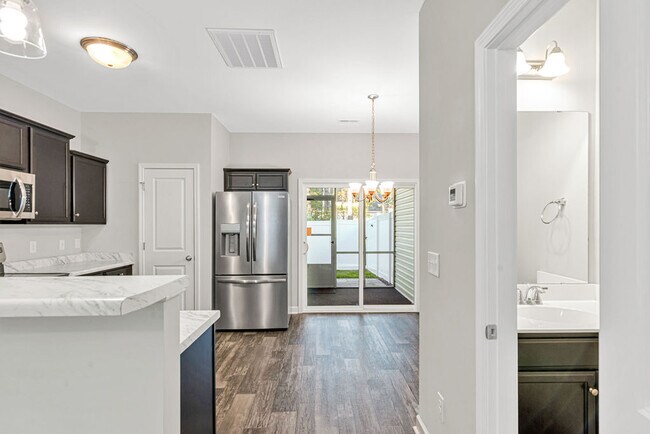 Building Photo - 10 Jaydn Dr W