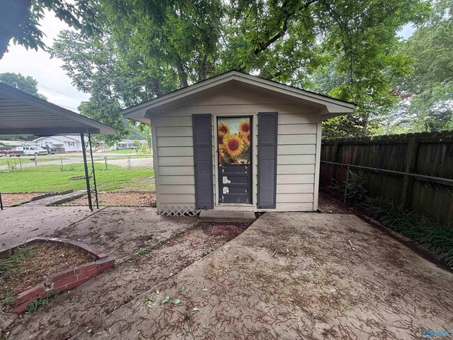 Building Photo - 500 Crestline Dr SW