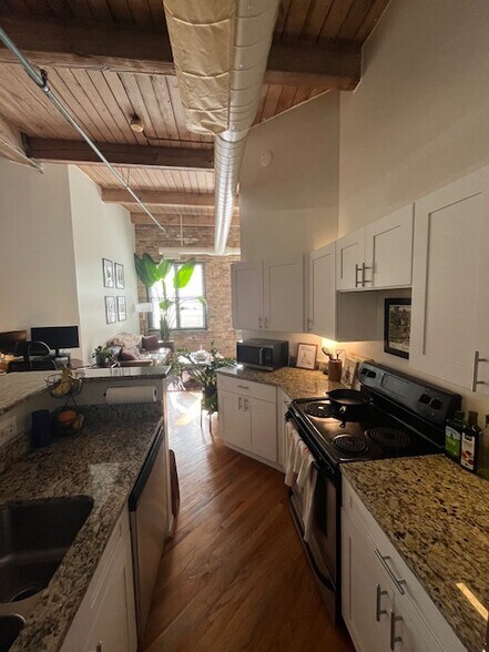 Building Photo - 225 W Huron St