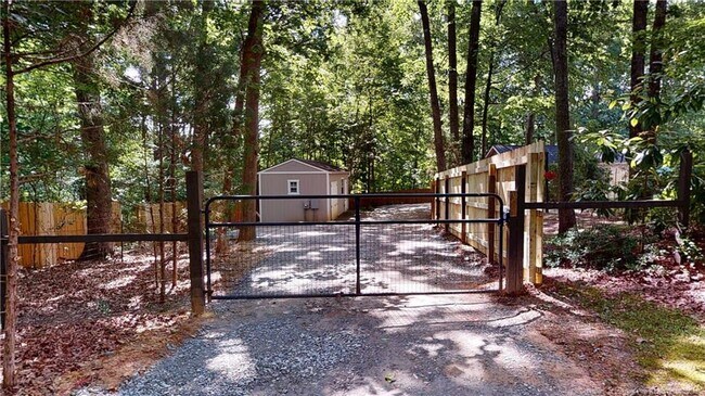 Building Photo - 2406 Rockwood Dr