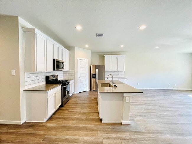 Building Photo - 3310 Silverton Dr
