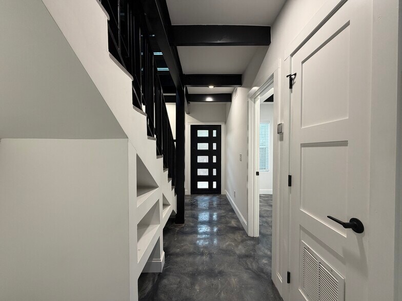 Building Photo - 222 S Olive St