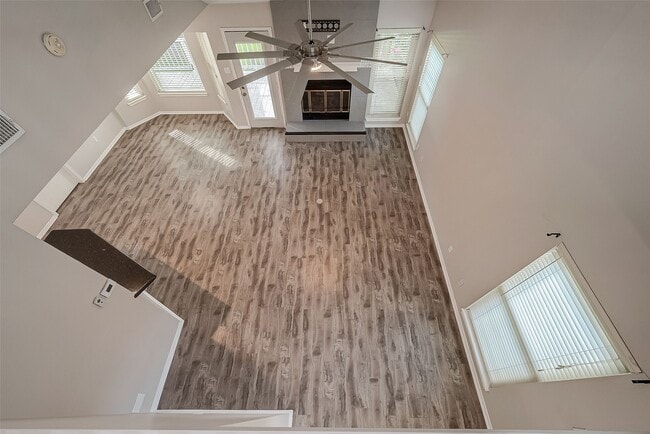 Building Photo - 131 Cove Cir