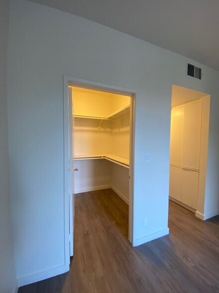 Building Photo - 4343 Whitsett Ave