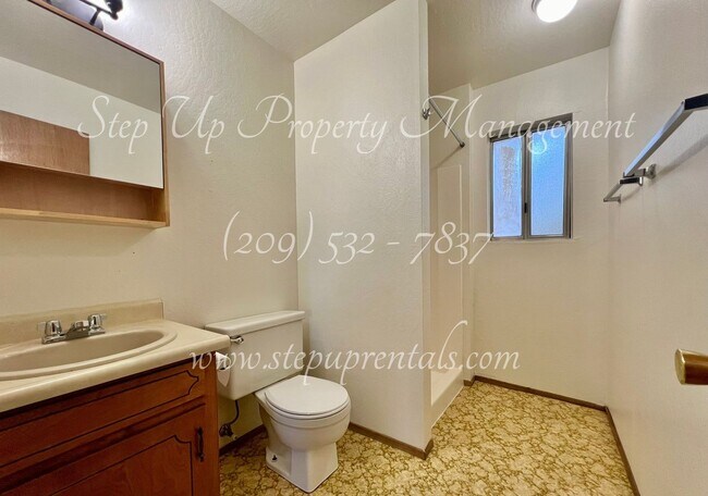 Building Photo - Charming 3-Bedroom Retreat with Modern Updates and Scenic Views in Ponderosa Hills