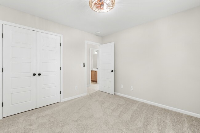 Building Photo - 240 E Quailwood Dr