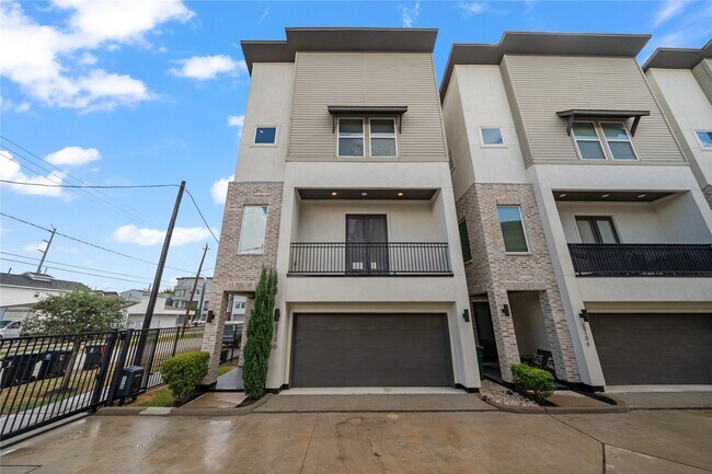 Primary Photo - 2510 Tuam St