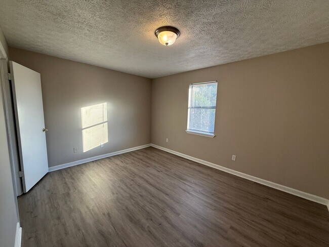 Building Photo - 132/134 Deer Creek Dr