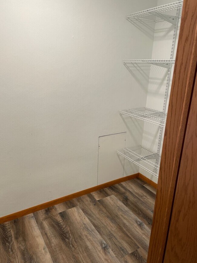 Building Photo - One Bedroom Apartment, Great Location!