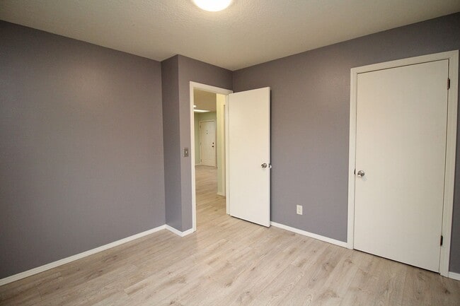 Building Photo - 224 NE 127th Ave