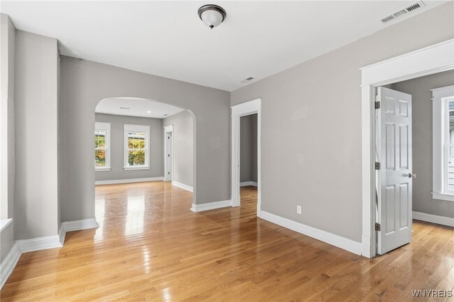 Building Photo - 2342 Seneca St