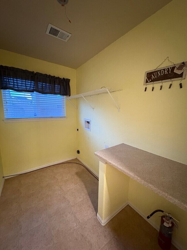 Building Photo - Lovely 3 bedroom/3 car tandem garage home in Lorson Ranch