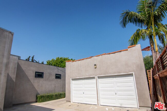 Building Photo - 616 N Formosa Ave