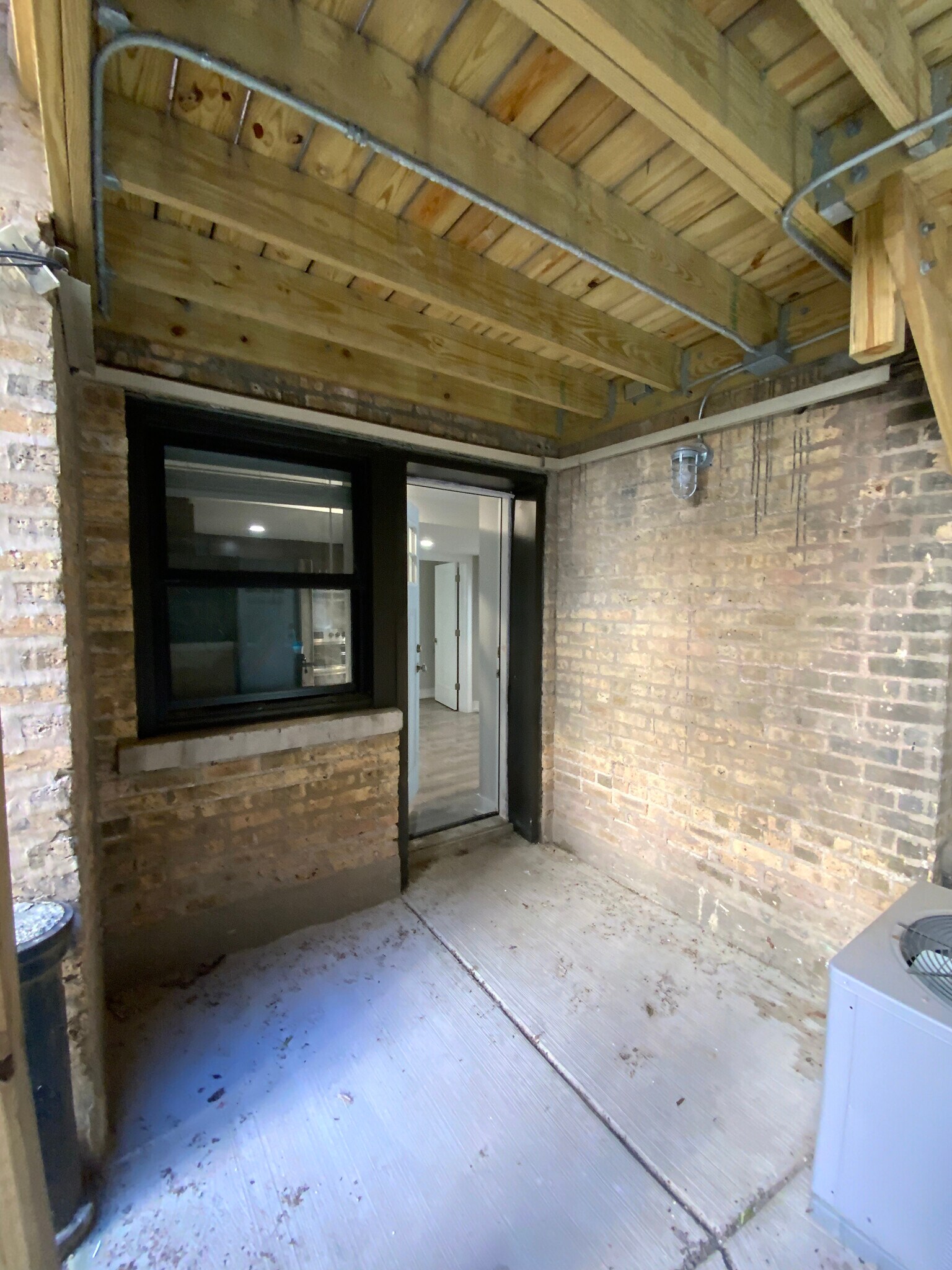 Building Photo - 1143 Maple Ave