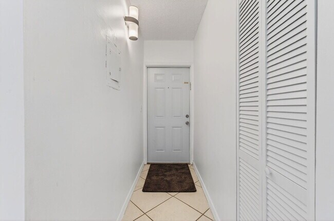 Building Photo - 500 SW 2nd Ave