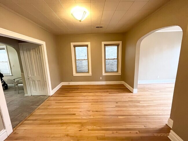 Building Photo - 1525 N Artesian Ave