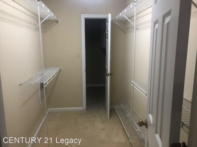 Building Photo - 3 br, 2.5 bath House - 10421 Ravenbrook Ln