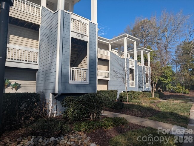 Building Photo - 943 Southwest Dr