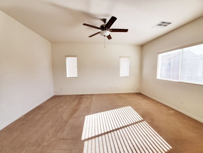 Building Photo - 3 BEDROOM HOME WITH ROOFTOP DECK! STRIP VIEWS!