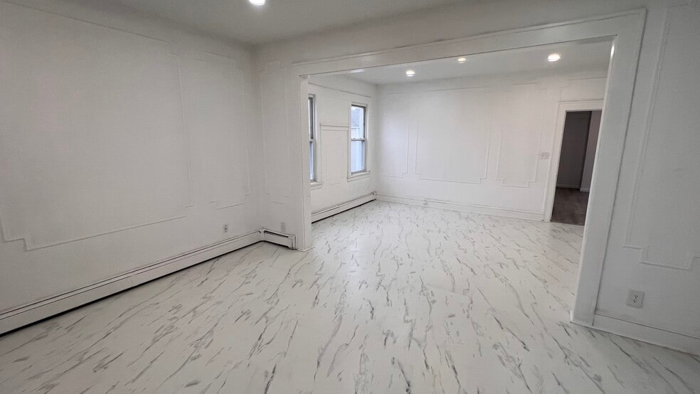 Building Photo - 247 Elm St