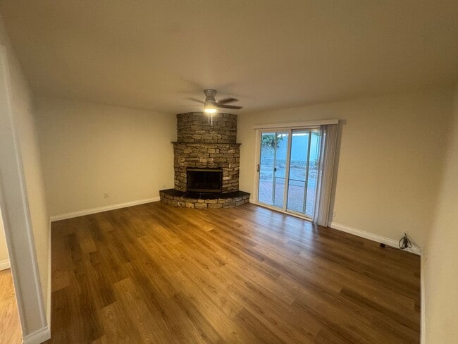 Building Photo - Remodeled 3 Bed / 2 Bath Single-Family Home | Garage, Big yard