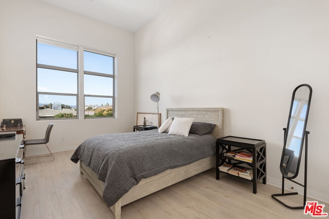 Building Photo - 7100 Playa Vista Dr