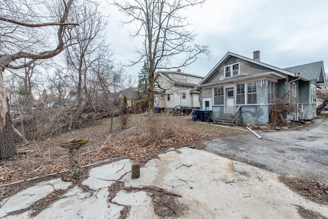 Building Photo - 236 S Park Ave
