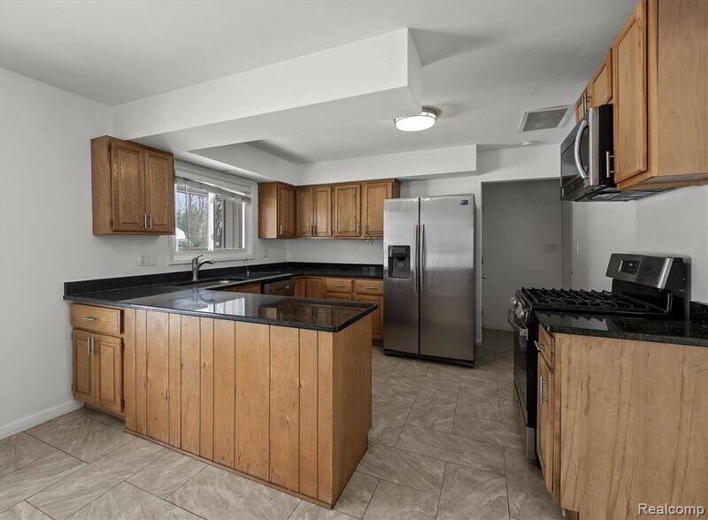 Building Photo - 5570 Forman Dr